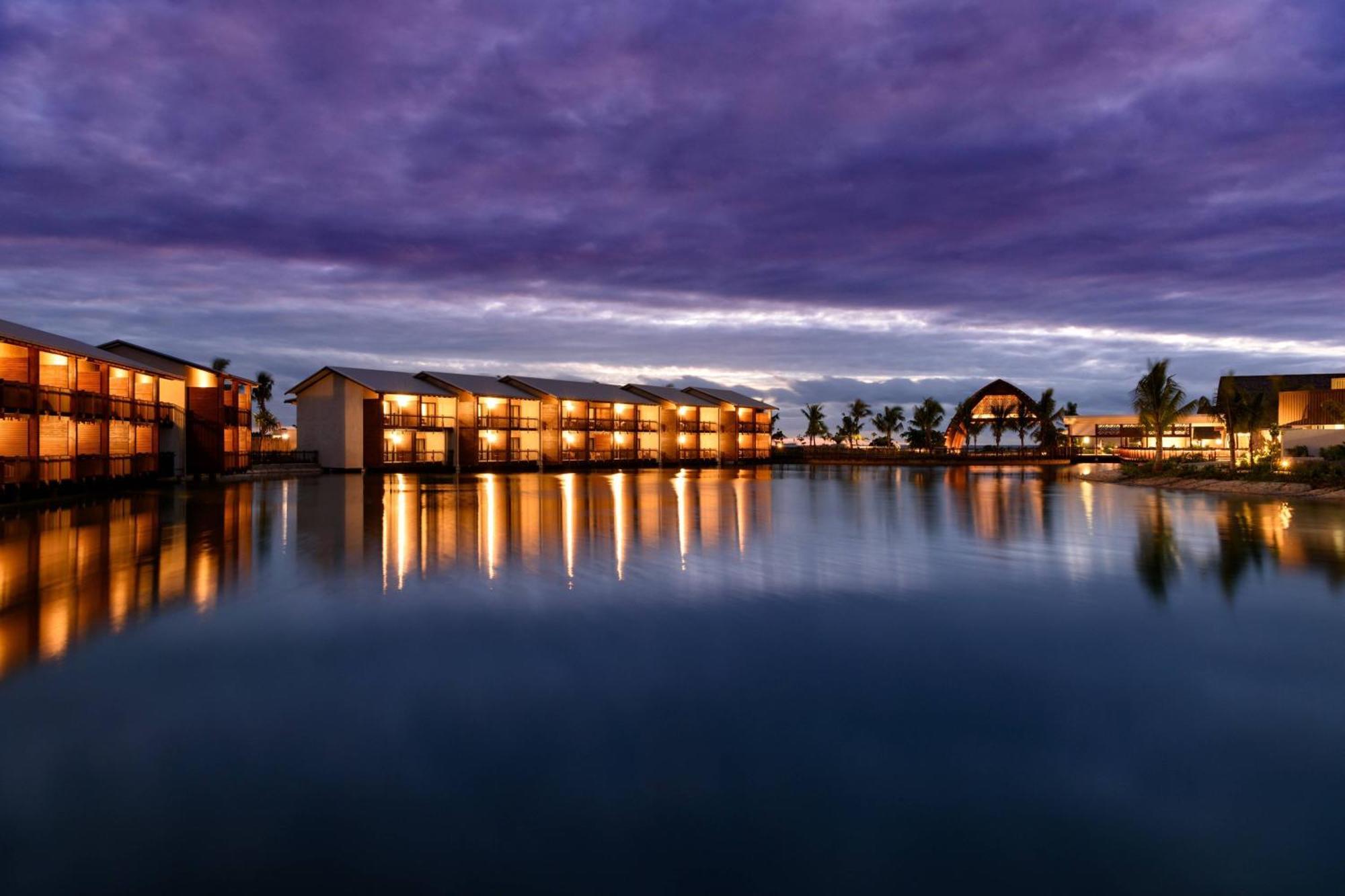 Fiji Marriott Resort Momi Bay Eksteriør bilde The Lake at the Hotel