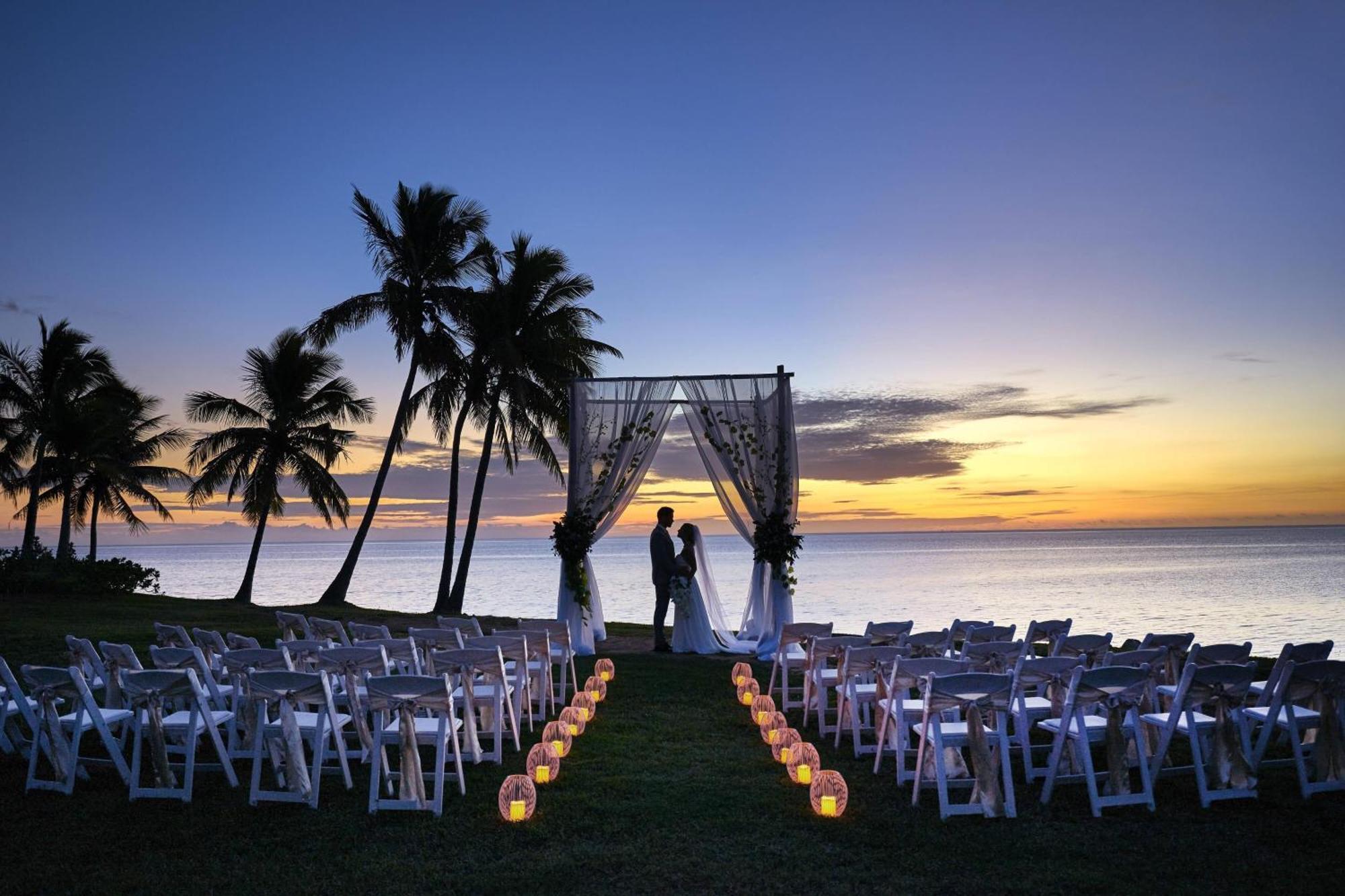 Fiji Marriott Resort Momi Bay Eksteriør bilde A wedding at the Four Seasons Resort