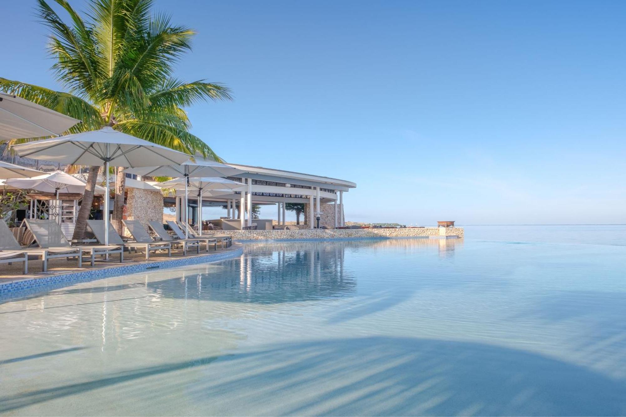 Fiji Marriott Resort Momi Bay Eksteriør bilde Infinity pool at the resort