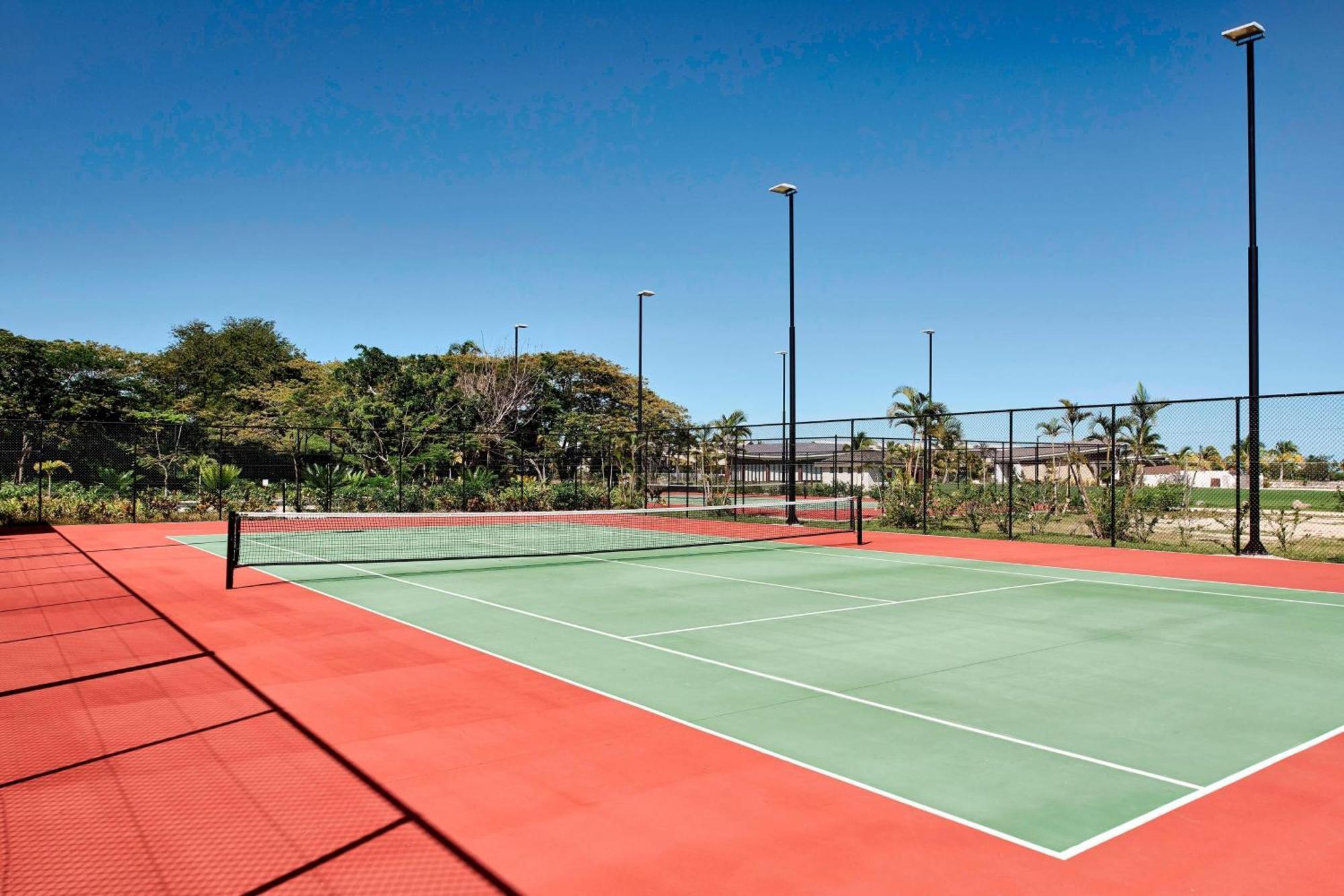 Fiji Marriott Resort Momi Bay Eksteriør bilde Tennis court at the University of the Sunshine Coast