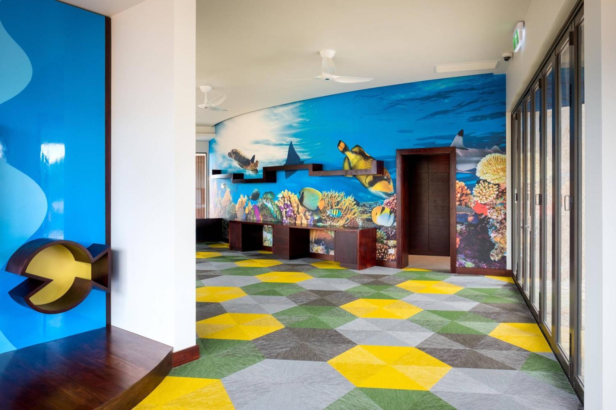 Fiji Marriott Resort Momi Bay Eksteriør bilde The interior of the library
