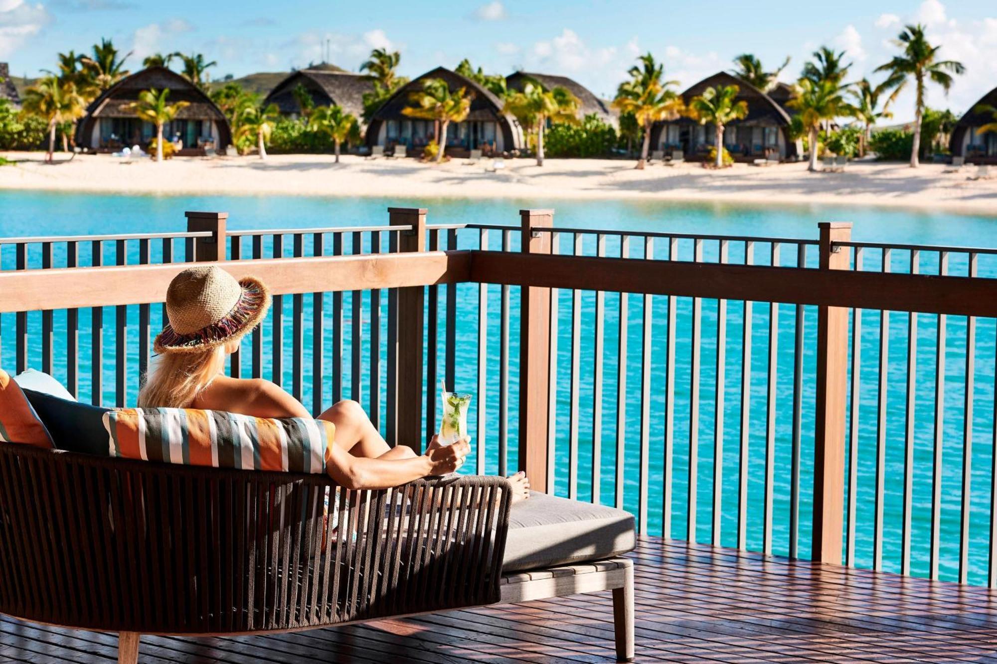 Fiji Marriott Resort Momi Bay Eksteriør bilde A view of the beach from the resort