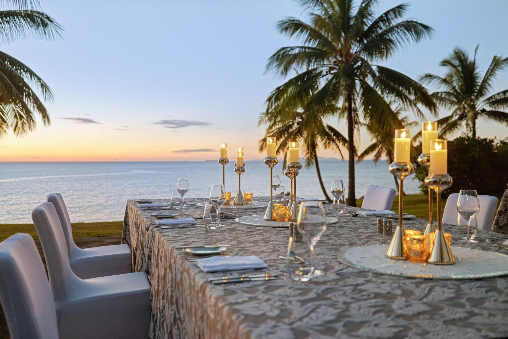 Fiji Marriott Resort Momi Bay Eksteriør bilde The Beachfront Restaurant