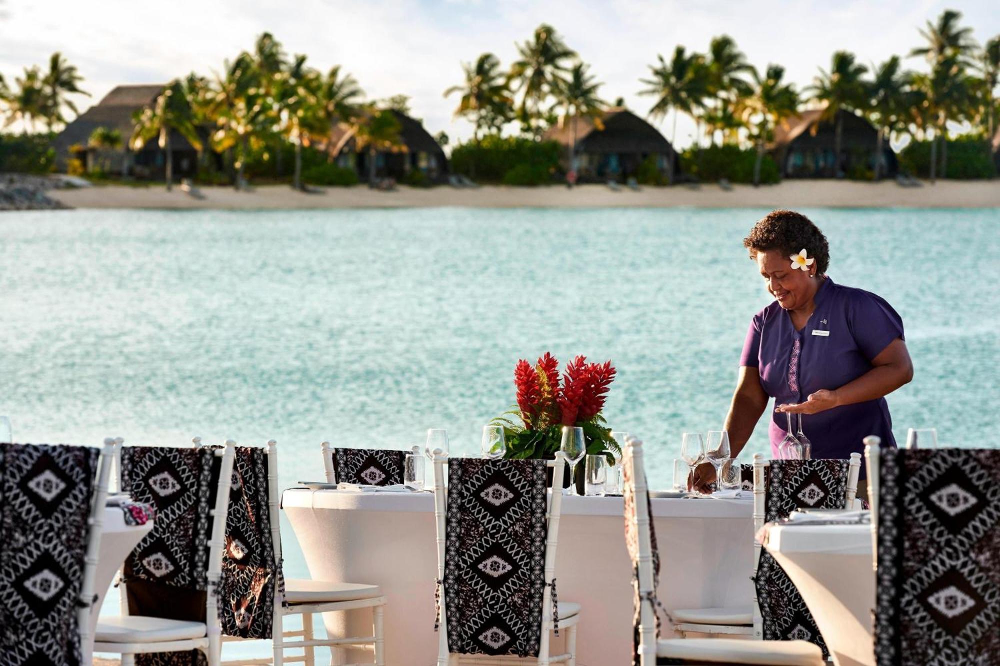 Fiji Marriott Resort Momi Bay Eksteriør bilde A restaurant at the resort