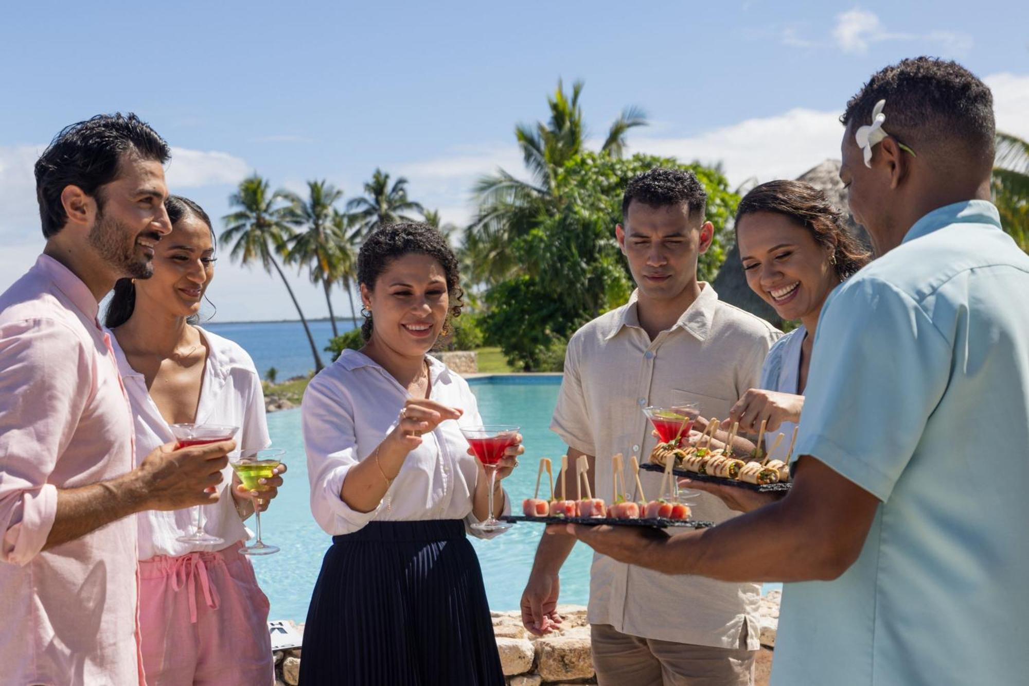 Fiji Marriott Resort Momi Bay Eksteriør bilde The resort's staff