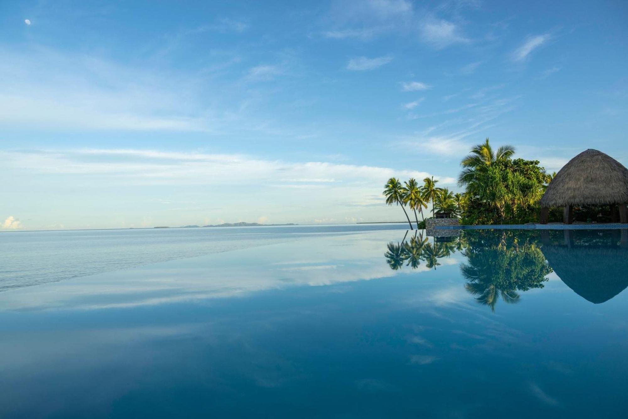 Fiji Marriott Resort Momi Bay Eksteriør bilde Infinity pool at the resort